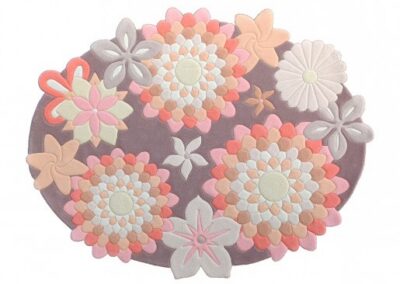 Oval carpet in warm shades with flowers. Original design from Carpet Studio.