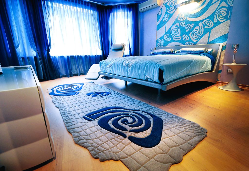 Rug in bedroom with snake skin texture